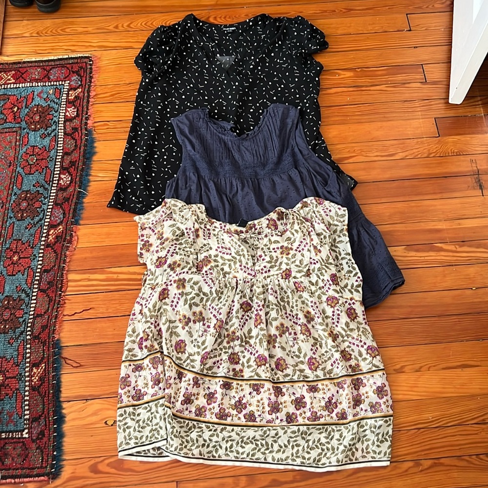 Bundle XL blouses.
